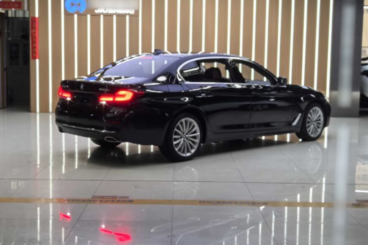 Used BMW 5 Series 2022 Second Facelift 530Li Luxury Edition Premium Package Exterior 4