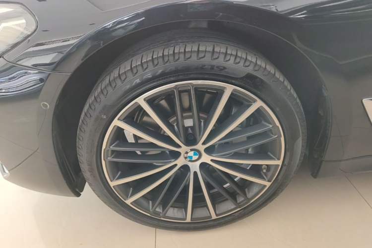 Used BMW 5 Series 2022 Second Facelift 530Li xDrive M Sport Package Exterior 4