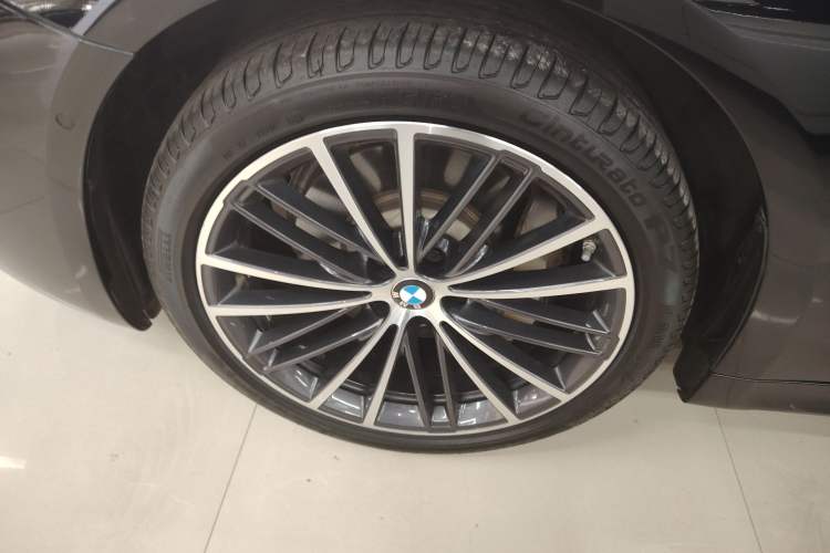 Used BMW 5 Series 2022 Restyled 530Li Leading Edition M Sport Package Exterior 4