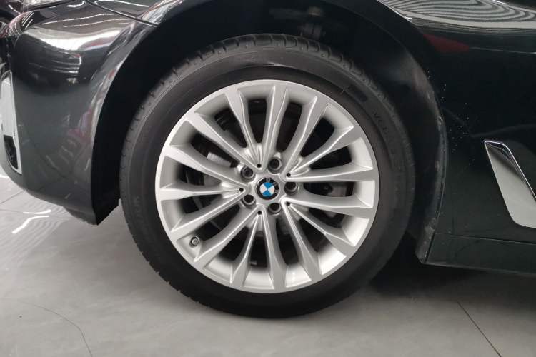 Used BMW 5 Series 2022 Second Facelift 525Li Luxury Package Exterior 4