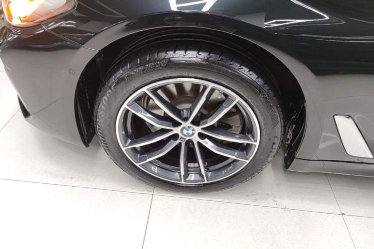 Used BMW 5 Series 2022 Restyled 525Li M Sport Package Exterior 4