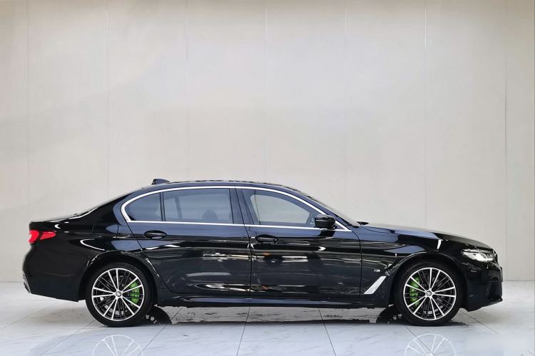 Used BMW 5 Series 2022 Restyled 530Li Leading Edition M Sport Package Exterior 4