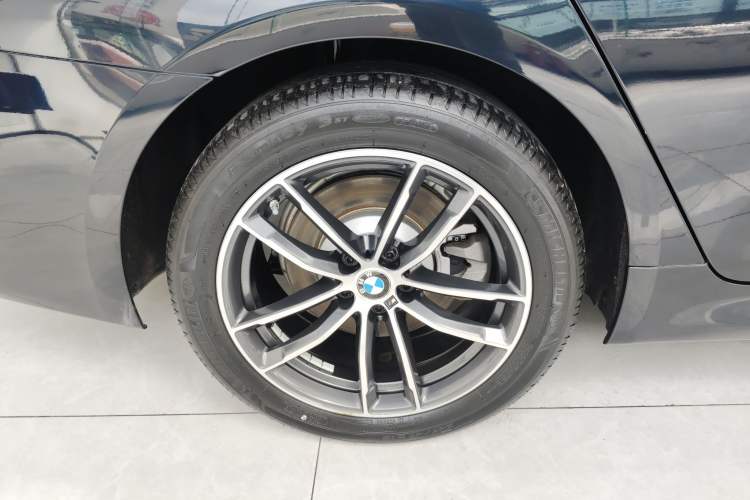 Used BMW 5 Series 2022 Restyled 525Li M Sport Package Exterior 5