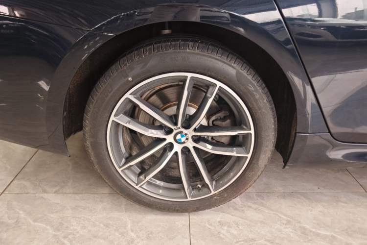 Used BMW 5 Series 2022 Restyled 525Li M Sport Package Exterior 5
