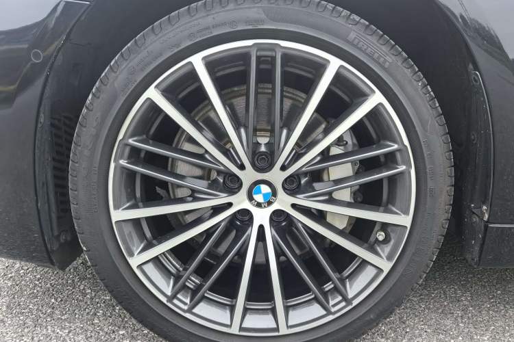 Used BMW 5 Series 2022 Restyled 530Li Leading Edition M Sport Package Exterior 5