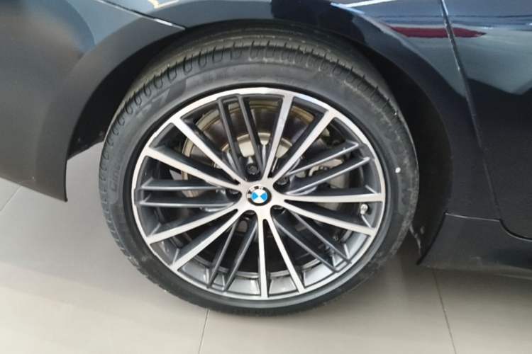 Used BMW 5 Series 2022 Restyled 530Li Leading Edition M Sport Package Exterior 5