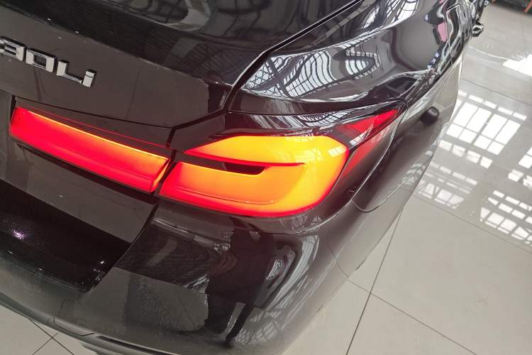 Used BMW 5 Series 2022 Second Facelift 530Li Leading Edition M Sport Package Exterior 6
