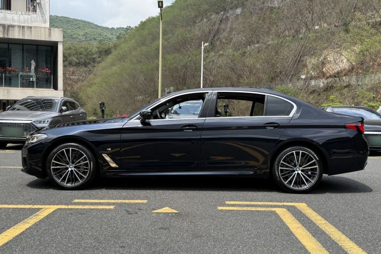 Used BMW 5 Series 2022 Restyled 530Li Leading Edition M Sport Package Exterior 7