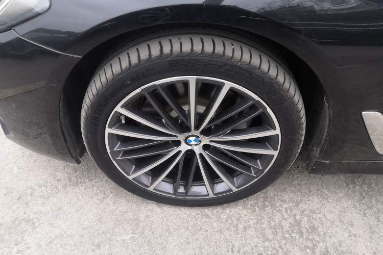 Used BMW 5 Series 2022 Restyled 530Li Leading Edition M Sport Package Exterior 7