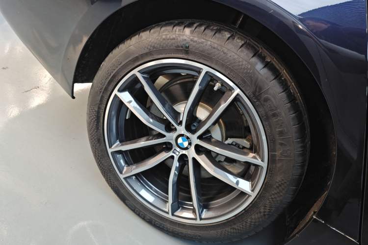 Used BMW 5 Series 2022 Restyled 525Li M Sport Package Exterior 8