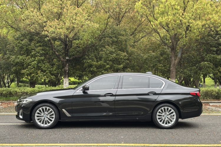 Used BMW 5 Series 2022 Second Facelift 525Li Luxury Package Exterior 9