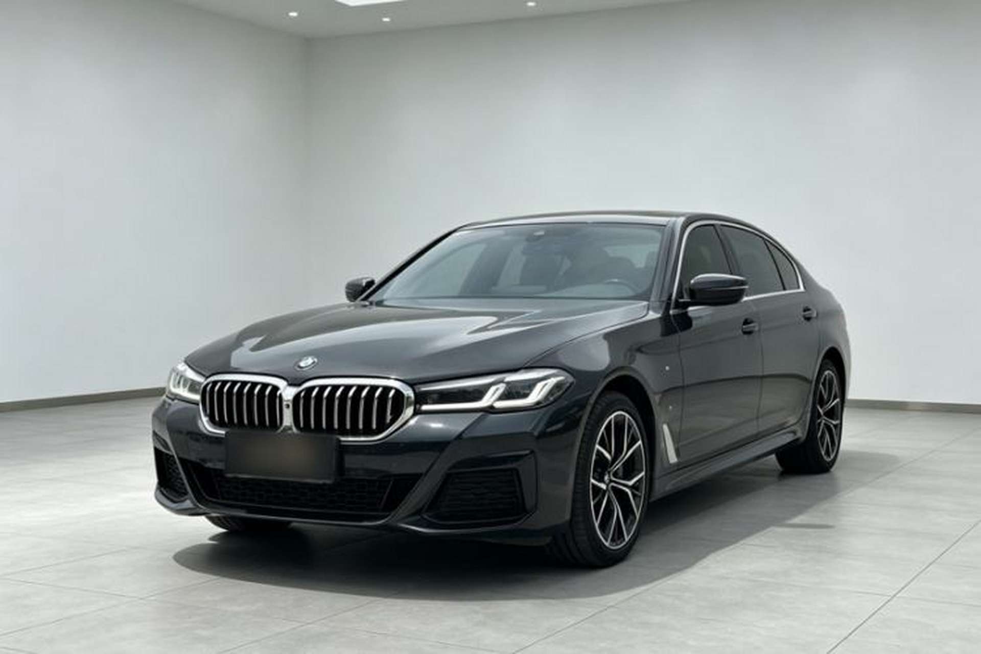 Used BMW 5 Series 2022 Revised Version 3 530Li Luxury Edition M Sport Package Front Left 45 Deg