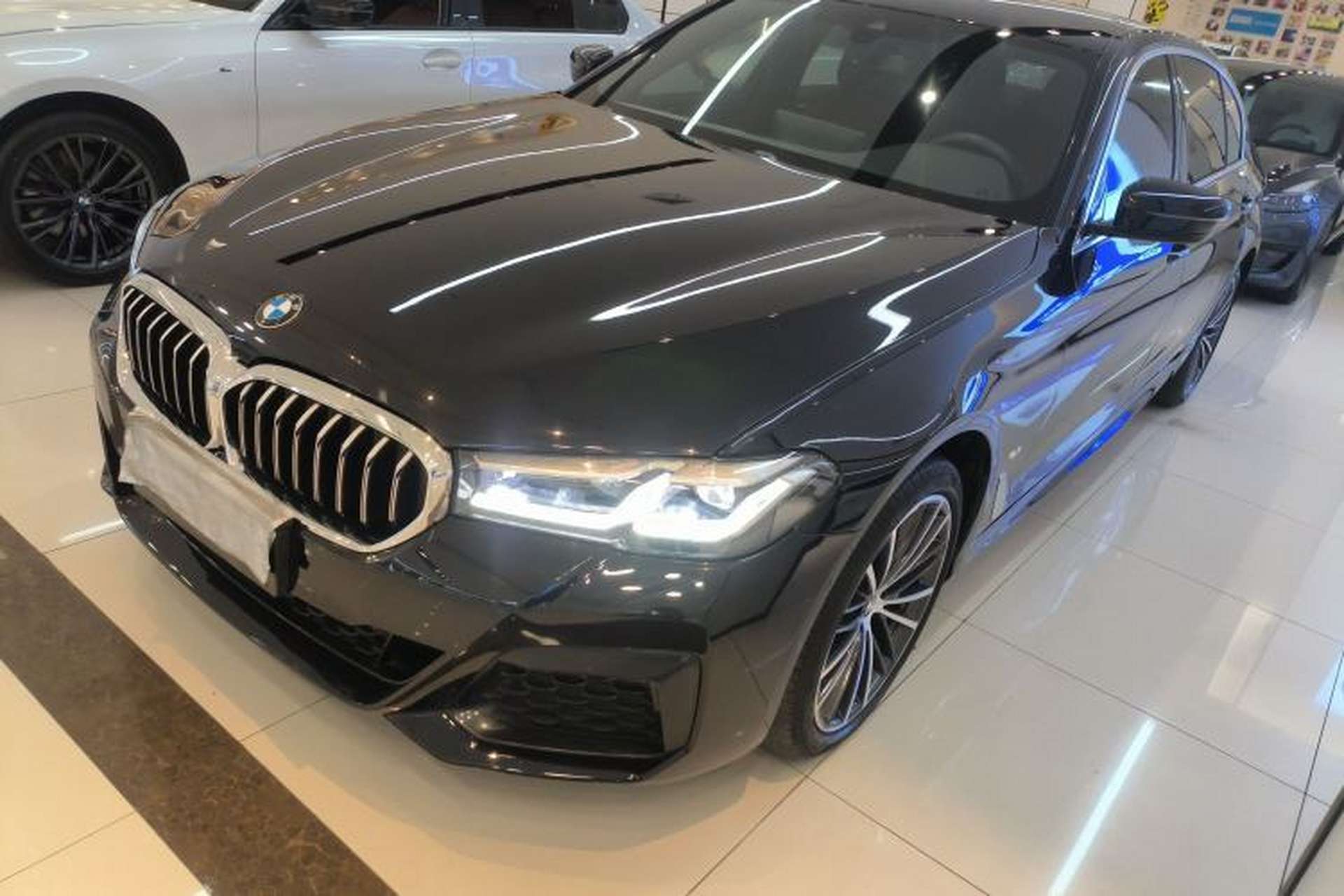Used BMW 5 Series 2022 Restyled 530Li Leading Edition M Sport Package Front Left 45 Deg