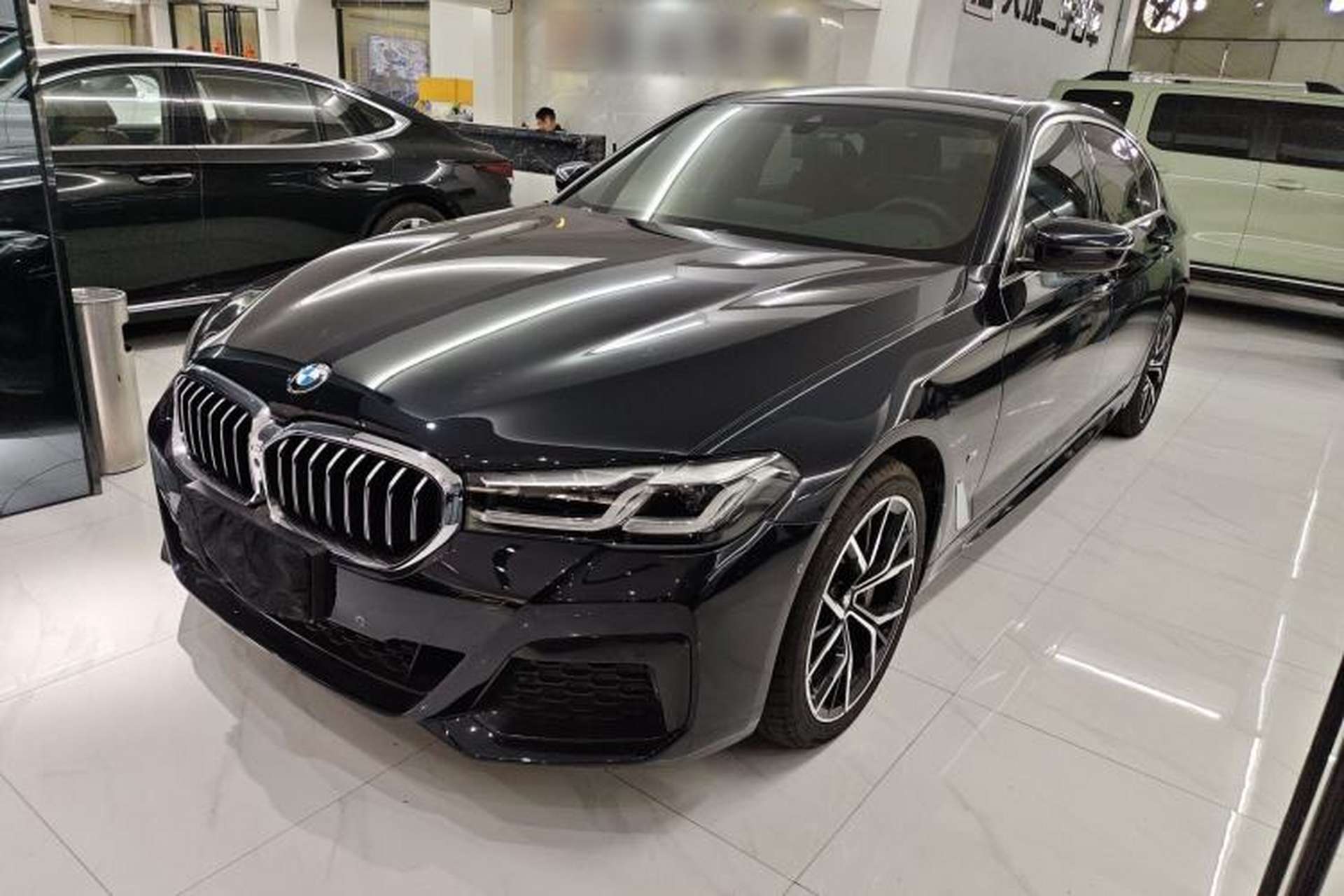 Used BMW 5 Series 2022 Second Facelift 530Li Luxury Version M Sport Package Front Left 45 Deg