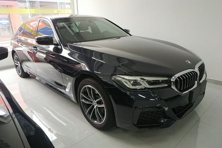 Used BMW 5 Series 2022 Second Facelift 525Li M Sport Package Front Right 45 Deg