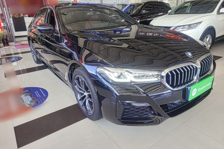 Used BMW 5 Series 2022 Second Facelift 525Li M Sport Package Front Right 45 Deg
