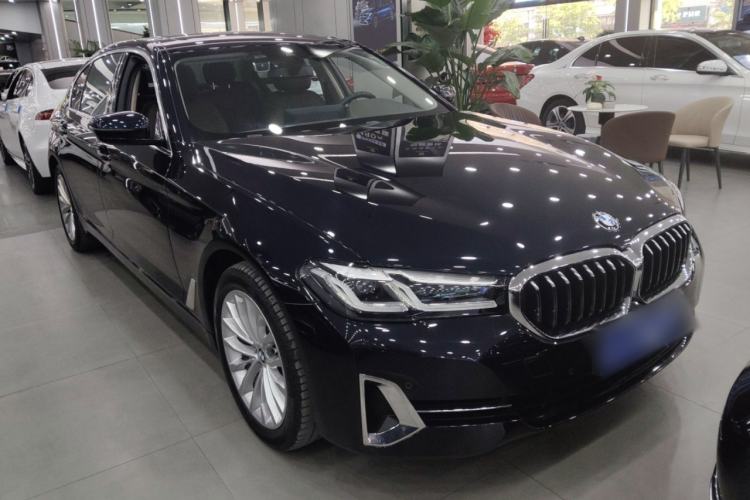 Used BMW 5 Series 2022 Restyled 525Li Luxury Package Front Right 45 Deg