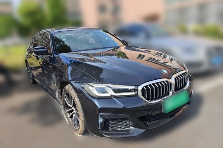 Used BMW 5 Series 2022 Second Facelift 525Li M Sport Package Front Right 45 Deg