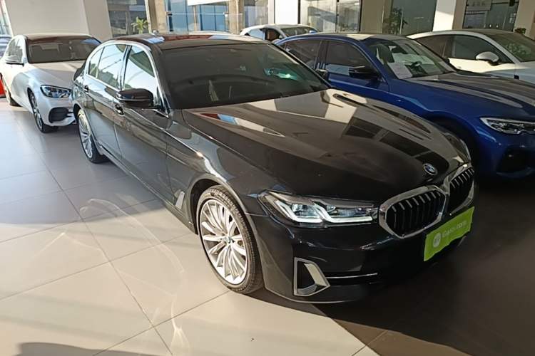 Used BMW 5 Series 2022 Updated 530Li Luxury Edition Premium Package Front Right 45 Deg