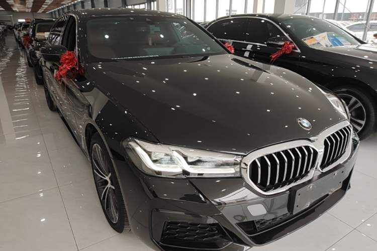 Used BMW 5 Series 2022 Second Facelift 530Li Leading Edition M Sport Package Front Right 45 Deg
