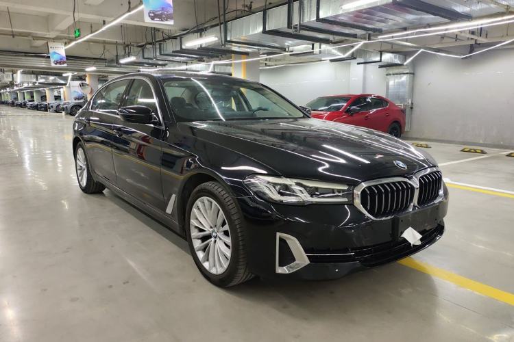 Used BMW 5 Series 2022 Second Facelift 525Li Luxury Package Front Right 45 Deg