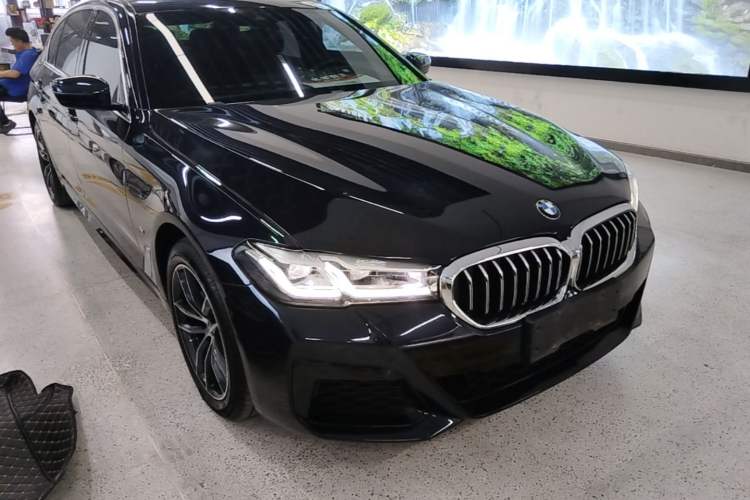 Used BMW 5 Series 2022 Second Facelift 525Li M Sport Package Front Right 45 Deg