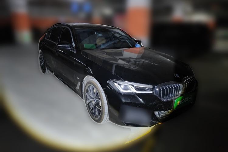 Used BMW 5 Series 2022 Second Facelift 530Li Luxury Version M Sport Package Front Right 45 Deg