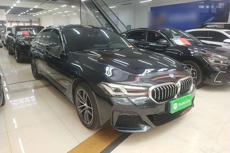 Used BMW 5 Series 2022 Second Facelift 525Li M Sport Package Front Right 45 Deg