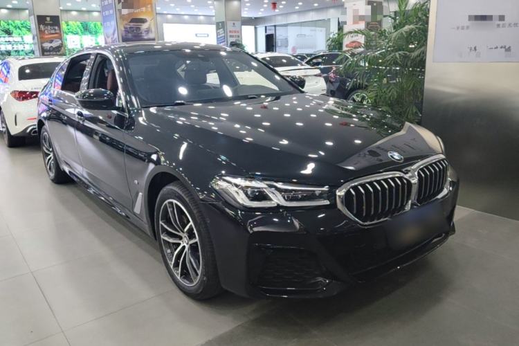 Used BMW 5 Series 2022 Second Facelift 525Li M Sport Package Front Right 45 Deg