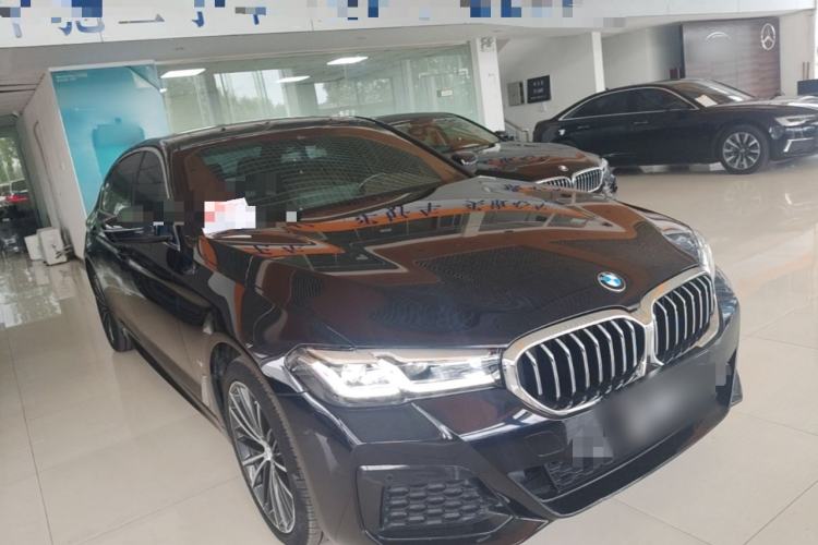Used BMW 5 Series 2022 Second Facelift 530Li Leading Edition M Sport Package Front Right 45 Deg