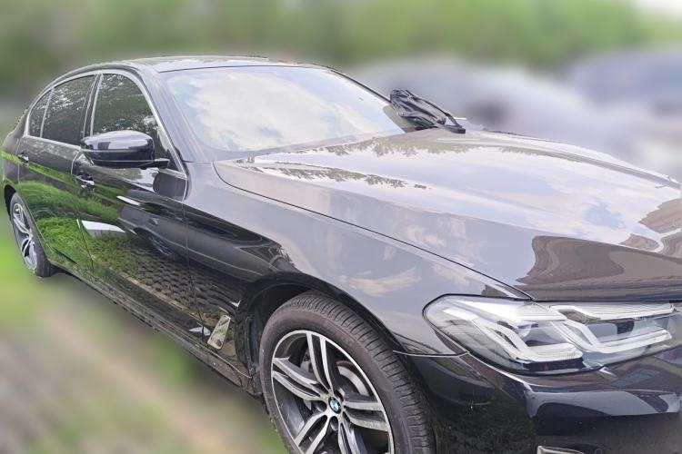 Used BMW 5 Series 2022 Updated 530Li xDrive Luxury Package Front Right 45 Deg