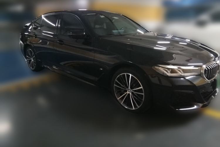 Used BMW 5 Series 2022 530Li Leading Model M Sport Package Front Right 45 Deg