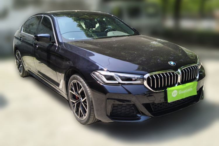 Used BMW 5 Series 2022 Second Facelift 525Li M Sport Package Front Right 45 Deg