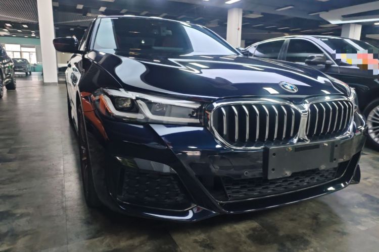 Used BMW 5 Series 2022 Second Facelift 525Li M Sport Package Front Right 45 Deg