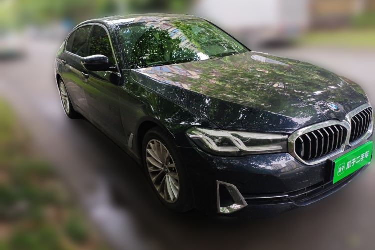 Used BMW 5 Series 2022 Second Facelift 525Li Luxury Package Front Right 45 Deg