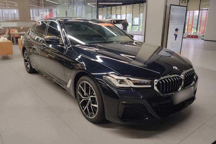 Used BMW 5 Series 2022 Revised Version 3 530Li Luxury Edition M Sport Package Front Right 45 Deg