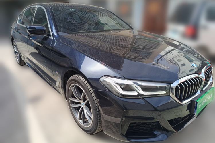 Used BMW 5 Series 2022 Second Facelift 525Li M Sport Package Front Right 45 Deg