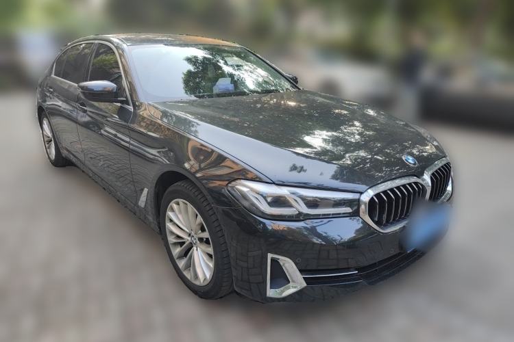 Used BMW 5 Series 2022 525Li Luxury Package Front Right 45 Deg