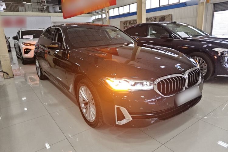Used BMW 5 Series 2022 Second Facelift 525Li Luxury Package Front Right 45 Deg