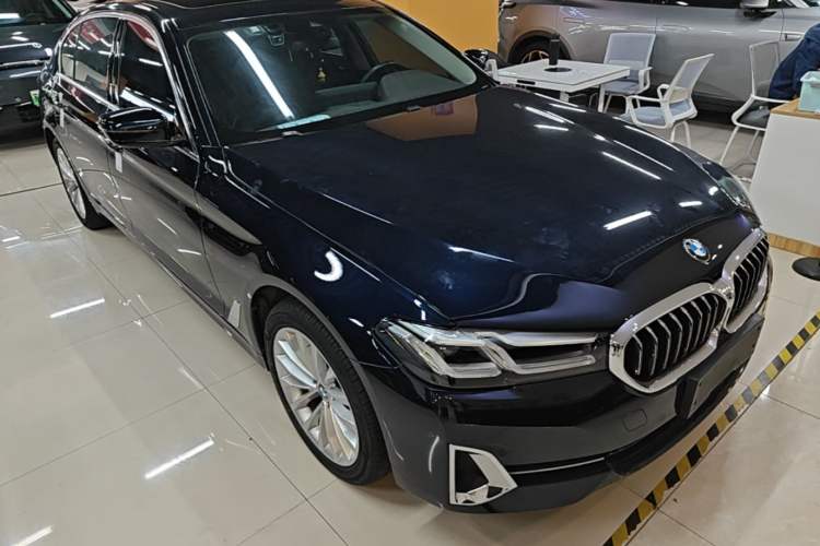 Used BMW 5 Series 2022 Restyled 525Li Luxury Package Front Right 45 Deg
