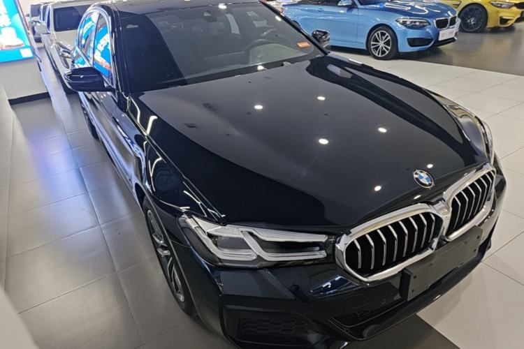 Used BMW 5 Series 2022 Restyled 525Li M Sport Package Front Right 45 Deg