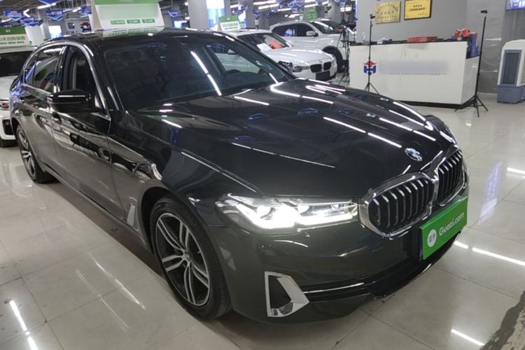 Used BMW 5 Series 2022 530Li Leading Luxury Package Front Right 45 Deg