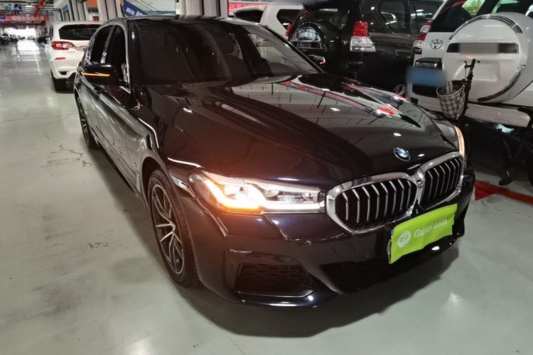 Used BMW 5 Series 2022 Second Facelift 525Li M Sport Package Front Right 45 Deg
