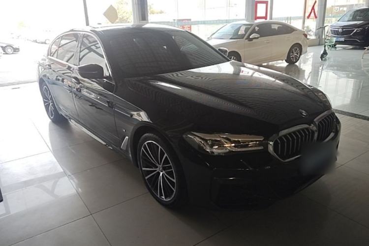Used BMW 5 Series 2022 Second Facelift 525Li M Sport Package Front Right 45 Deg