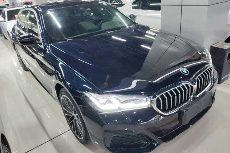 Used BMW 5 Series 2022 Second Facelift 530Li Leading Edition M Sport Package Front Right 45 Deg