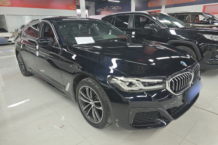 Used BMW 5 Series 2022 Second Facelift 525Li M Sport Package Front Right 45 Deg