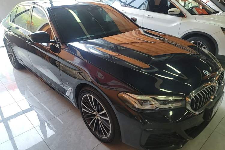 Used BMW 5 Series 2022 Second Facelift 530Li Leading Edition M Sport Package Front Right 45 Deg