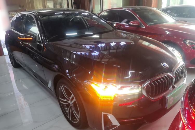 Used BMW 5 Series 2022 Second Facelift 530Li Leading Edition Luxury Package Front Right 45 Deg