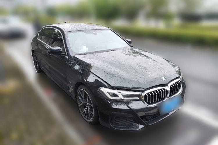 Used BMW 5 Series 2022 Second Facelift 530Li Luxury Version M Sport Package Front Right 45 Deg