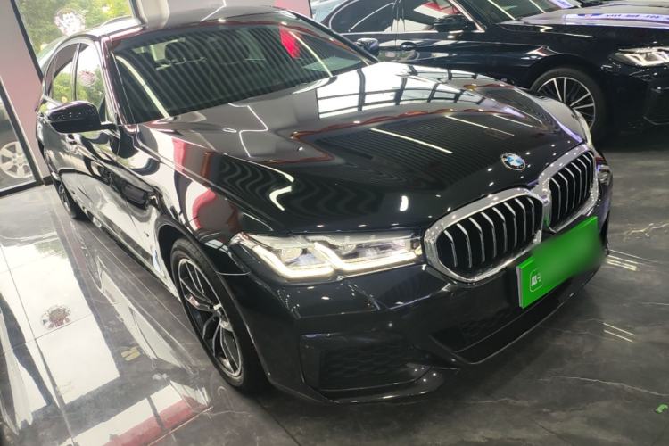Used BMW 5 Series 2022 525Li M Sport Package Front Right 45 Deg